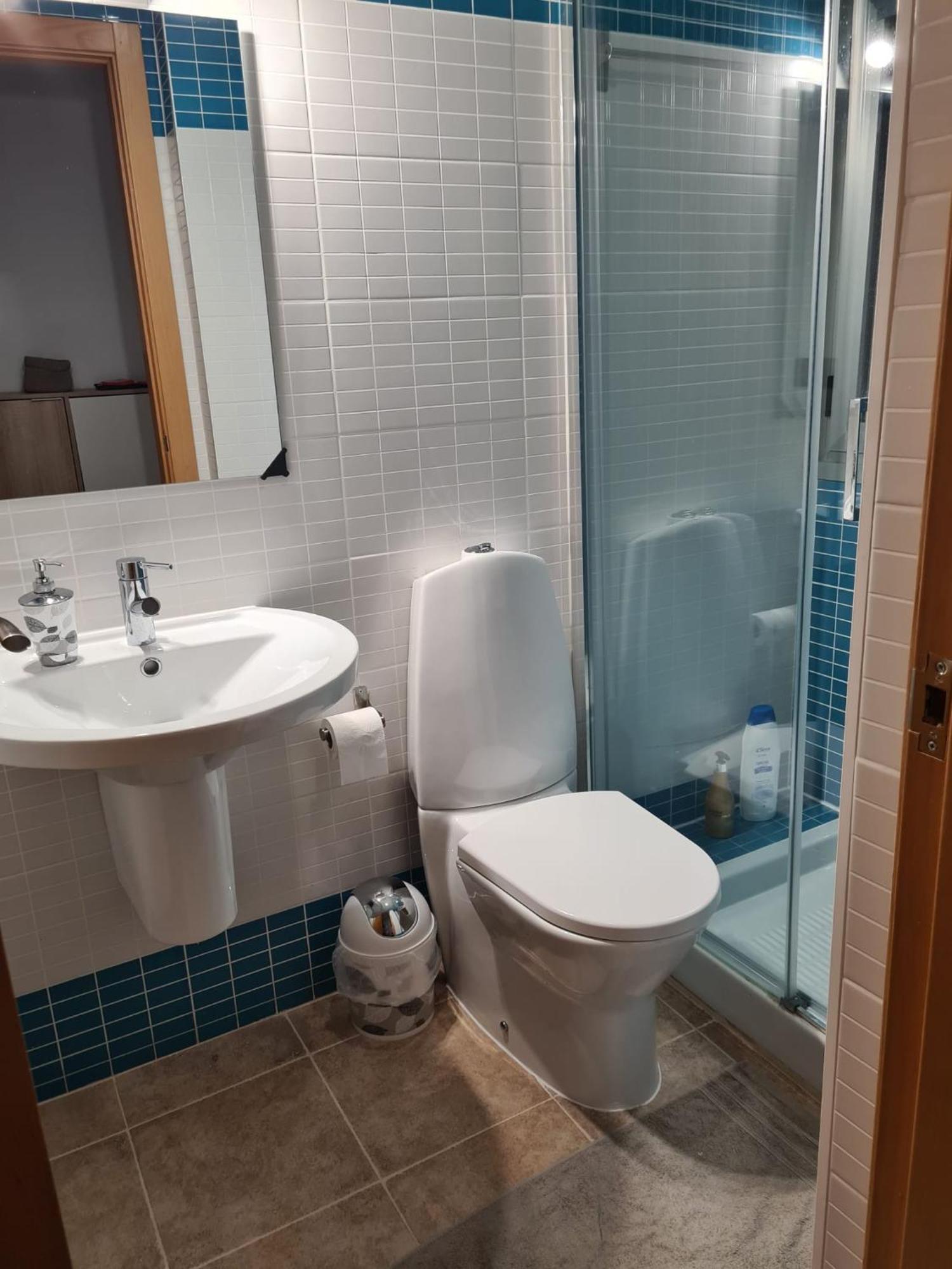 Quarto Com Banheiro Privado Em Apartamento Familiar Apartment อาลิกันเต ภายนอก รูปภาพ