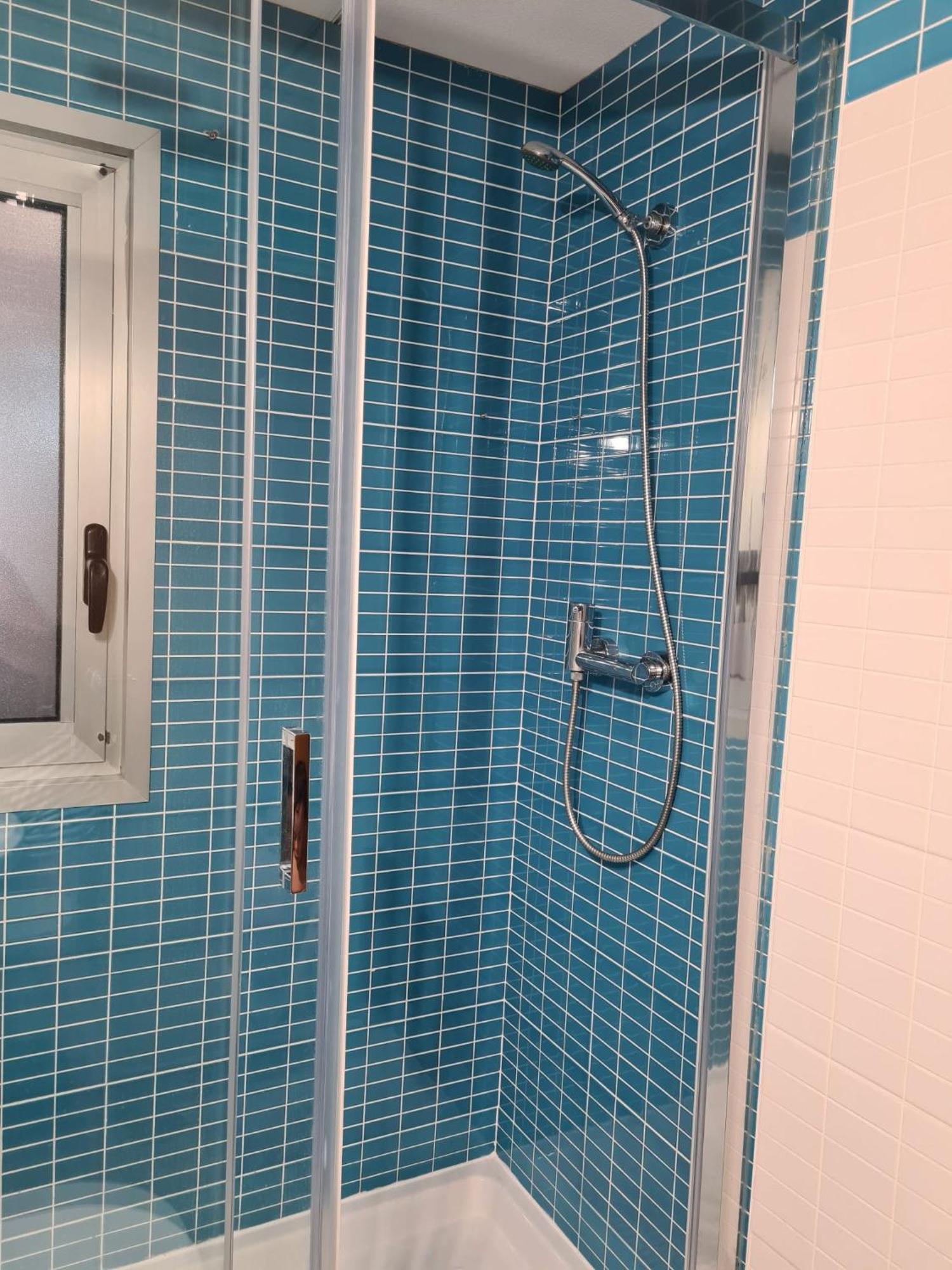 Quarto Com Banheiro Privado Em Apartamento Familiar Apartment อาลิกันเต ภายนอก รูปภาพ