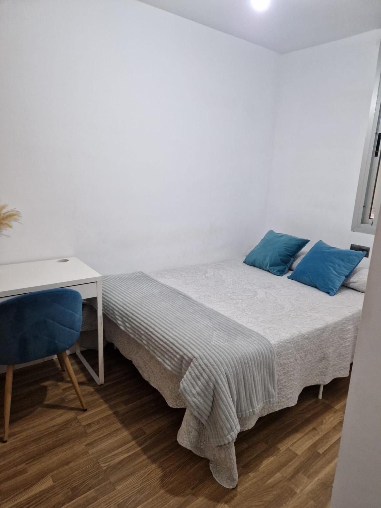 Quarto Com Banheiro Privado Em Apartamento Familiar Apartment อาลิกันเต ภายนอก รูปภาพ
